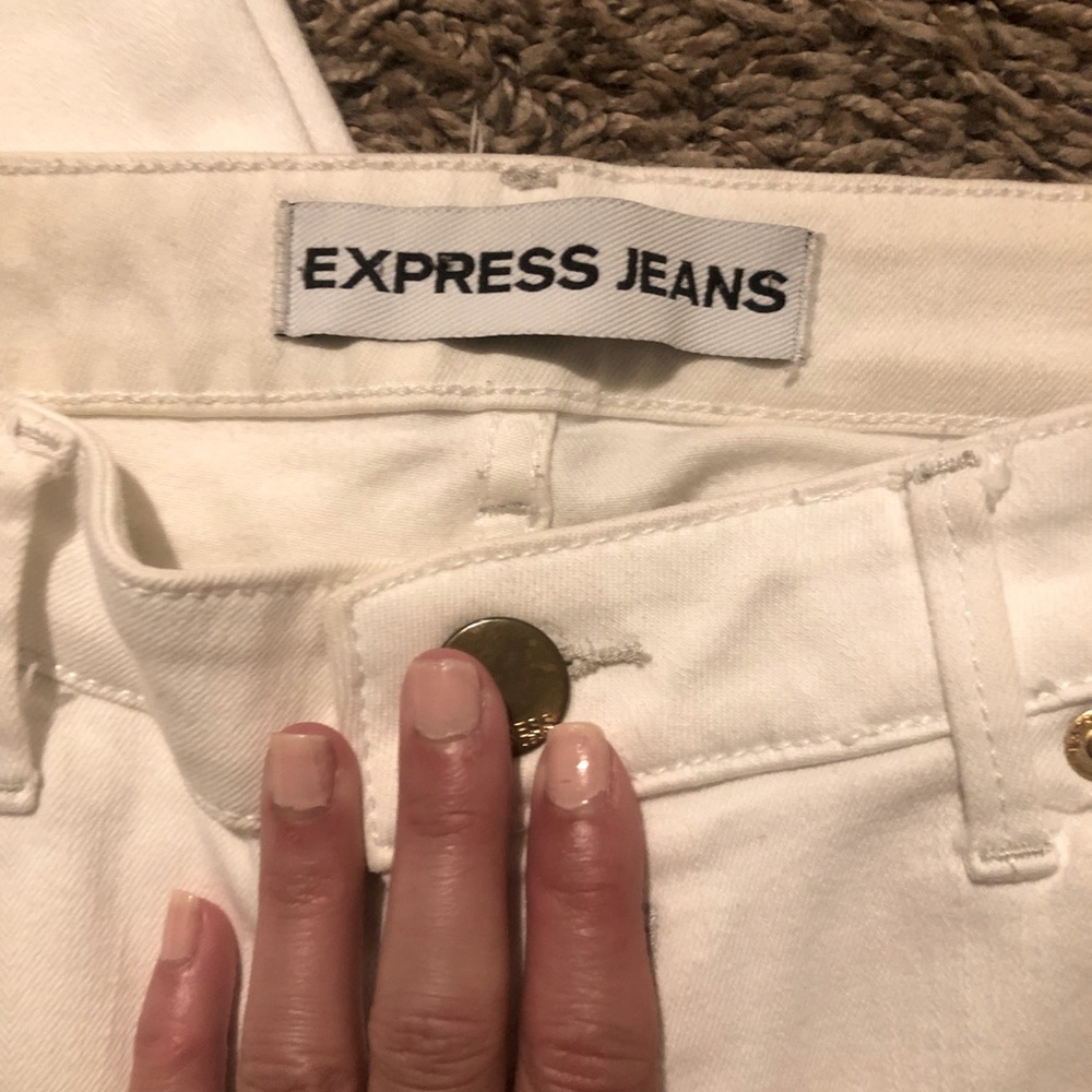 Express Distressed Capri - Picture 5 of 6
